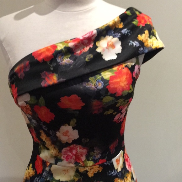 One shoulder Floral dress size small NWOT - Picture 1 of 11